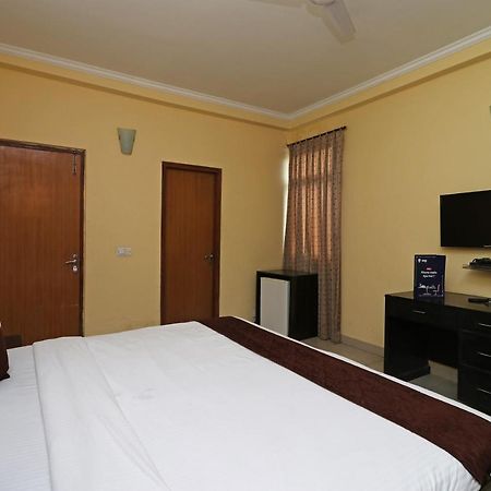 Oyo 6608 Sector 56 Hotel Badshahpur Luaran gambar